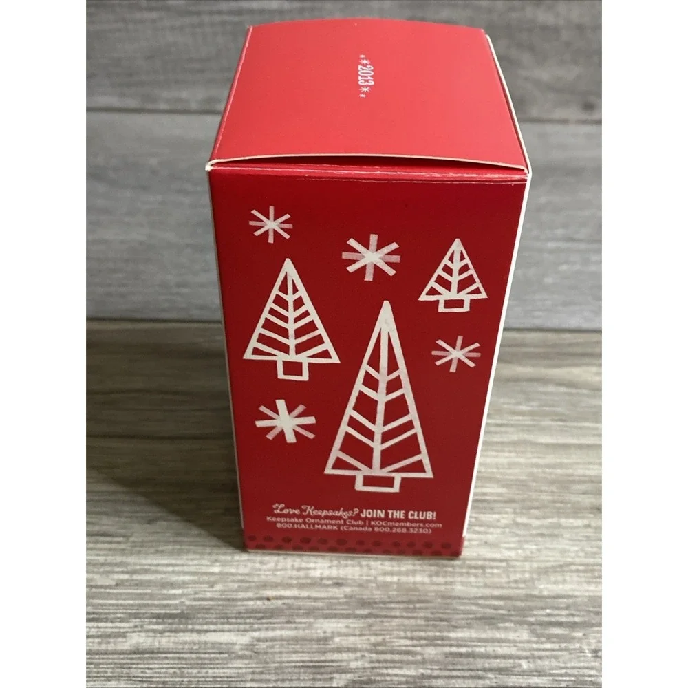 A Season Of Beauty Hallmark Ornament 2013, Tree Cardinal, Porcelain & Metal‎